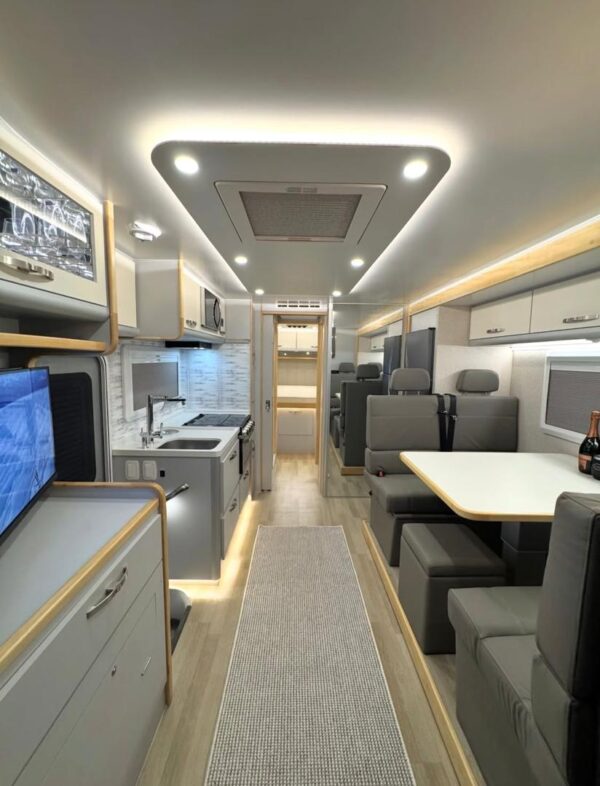 MG Motorhome (8.8m)