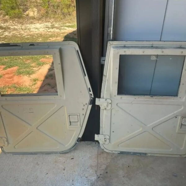 WhatsApp Image 2026-04-02 at 21.49.43 Hmmwv Humvee antenna base Harris base US Army