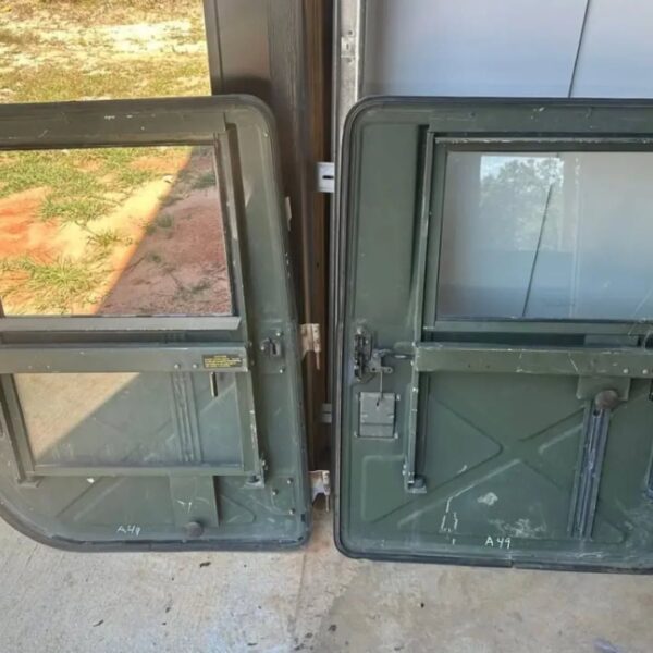 WhatsApp Image 2026-04-02 at 21.49.45 (1) Hmmwv Humvee antenna base Harris base US Army